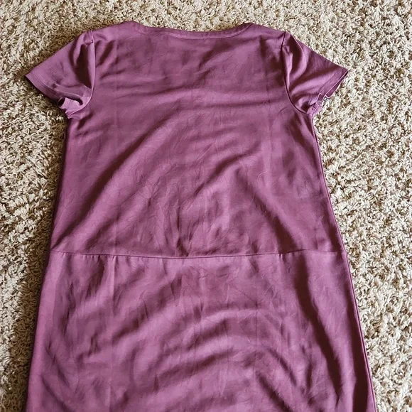 Tahari wine/plum colored womans short sleeve dress size small - Picture 6 of 6